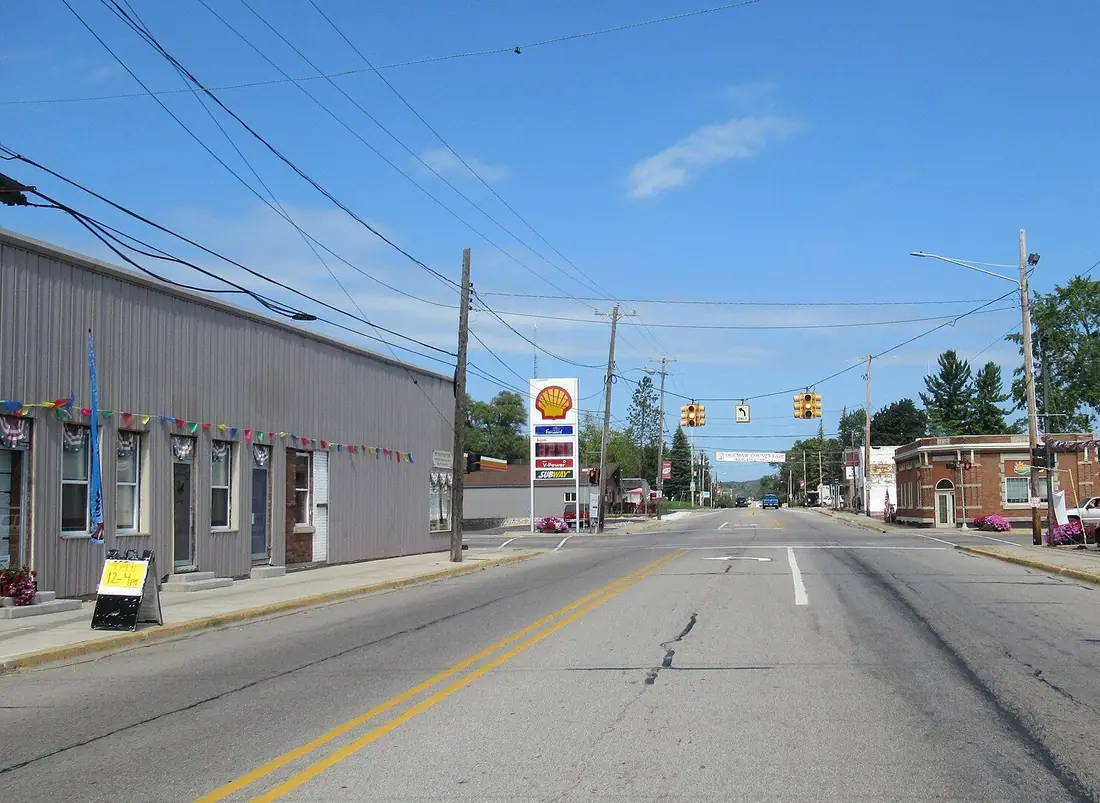 Main Street in downtown Rose City, Michigan on a summer day